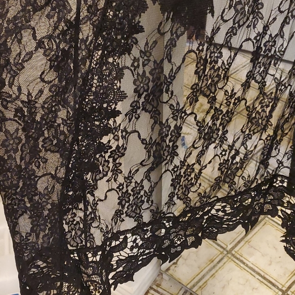 Long sleeve see thru lace top - Picture 3 of 4